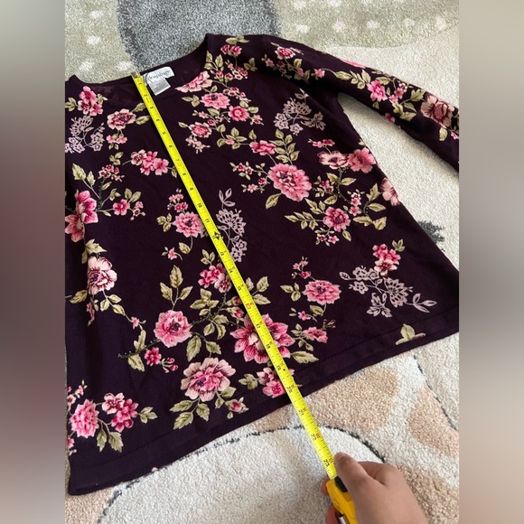 Sweater for layering fit usa small to medium - Picture 7 of 9